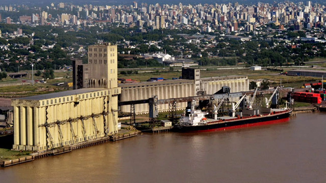 Alerta en el puerto de Rosario: denuncian que opera una "draga pirata"