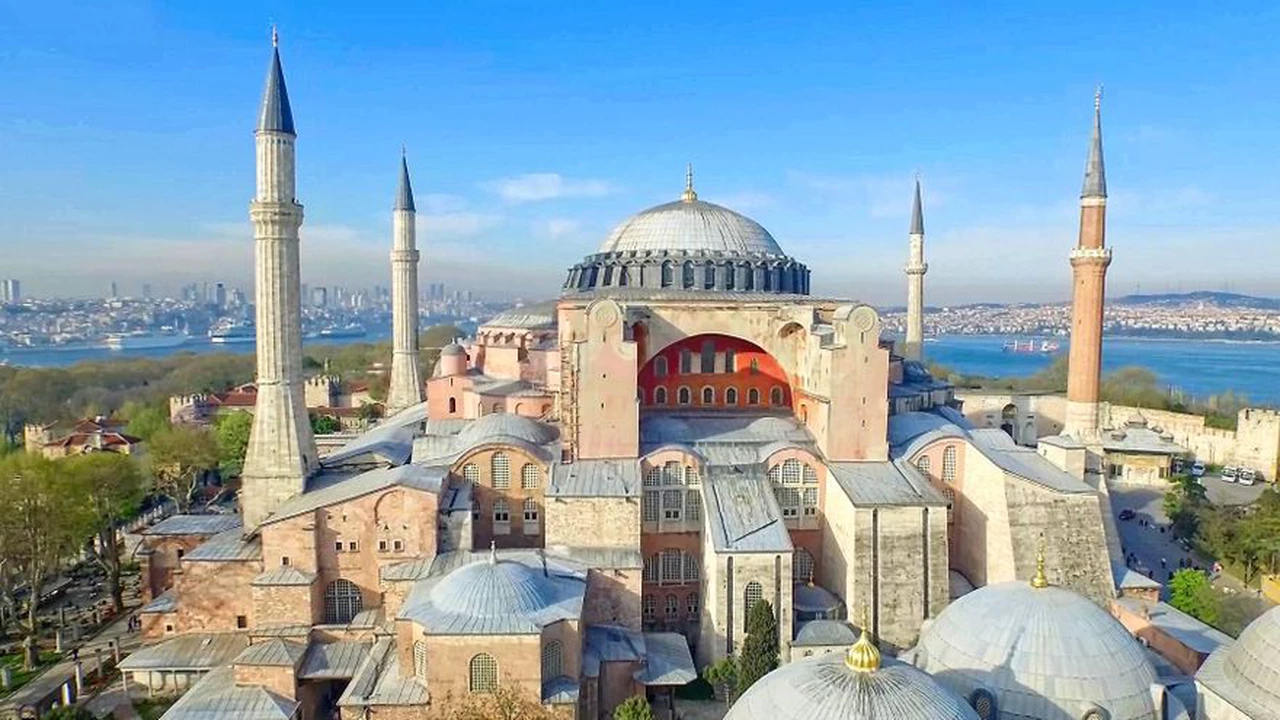 Santa Sofía: un tribunal avala la reconversión del icónico museo de Estambul en una mezquita