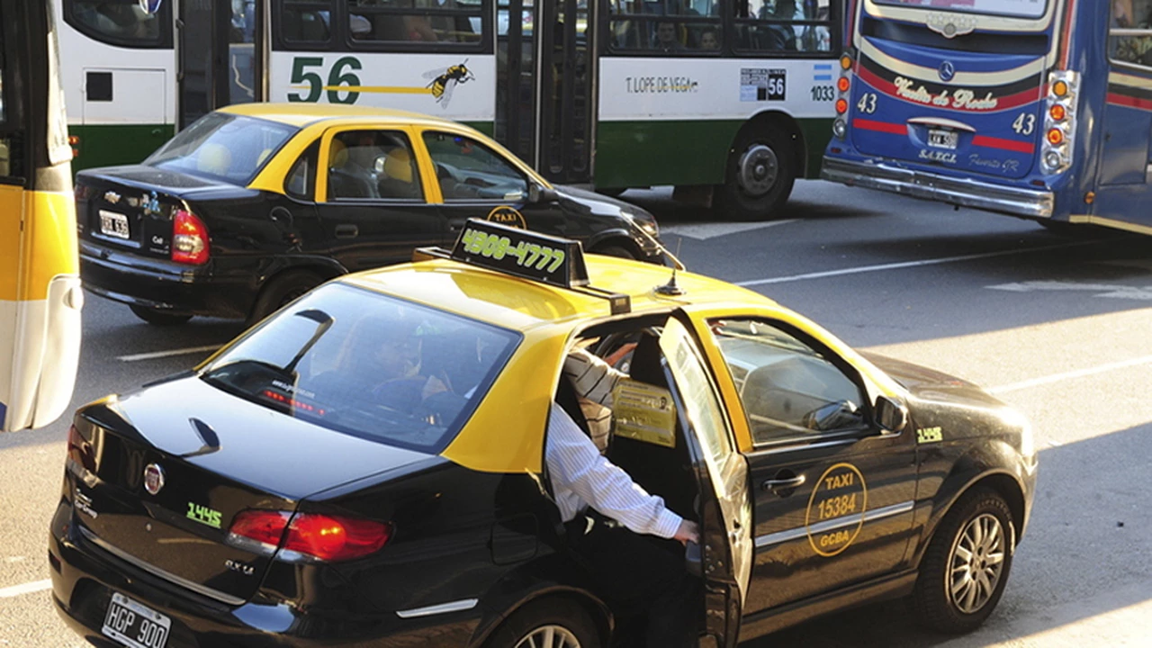 Los taxis de la Ciudad comenzarán el 2024 con un aumento del 50%
