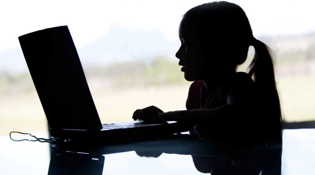 6 de cada 10 niños, niñas y adolescentes hablan con personas desconocidas en Internet