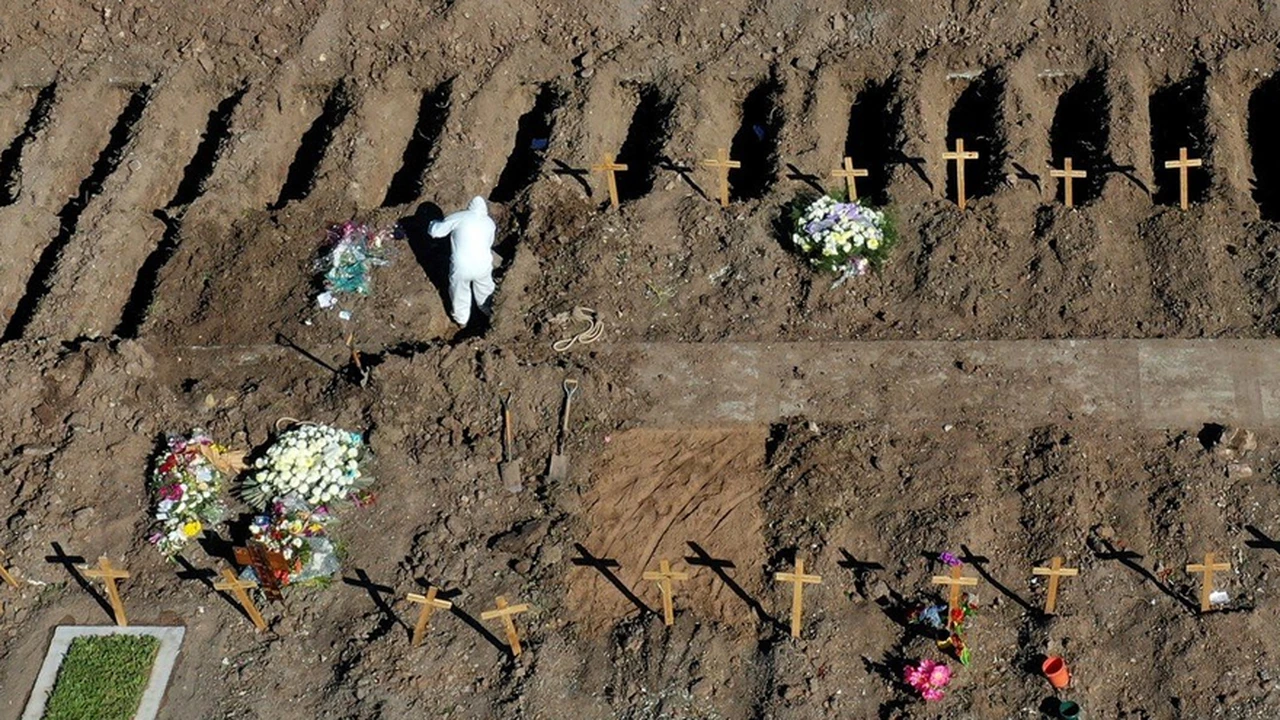 Postales dramáticas: así se preparan cementerios porteños para enfrentar muertes masivas por coronavirus