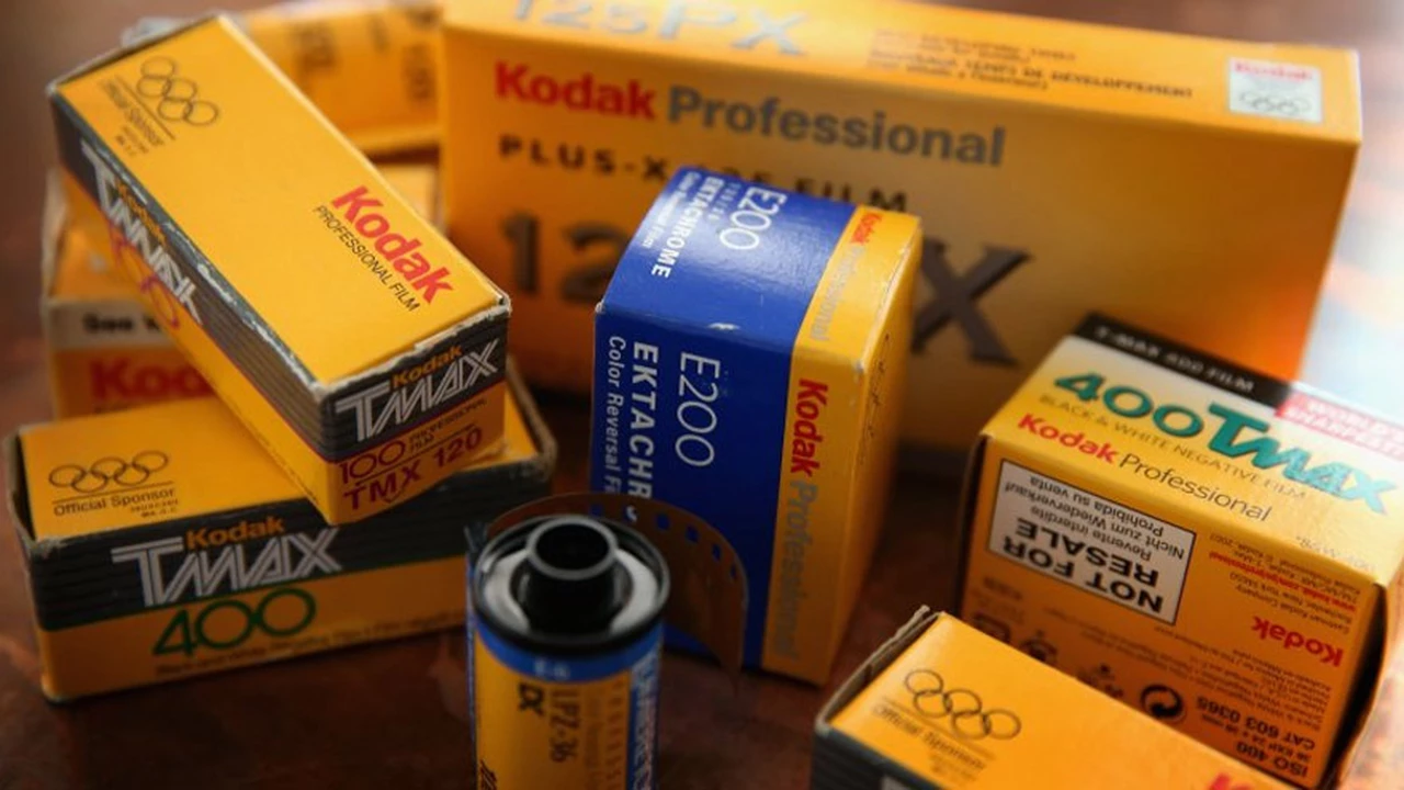 ¿Sabés revelar rollos de fotos?: Kodak busca empleados por el auge de las cámaras analógicas