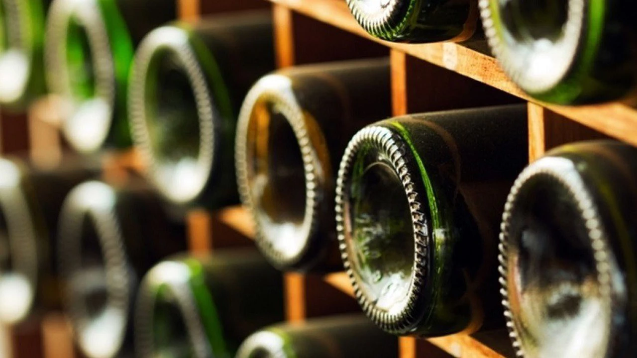 Misterios: ¿por qué algunas botellas de vino tienen el fondo hundido para adentro?
