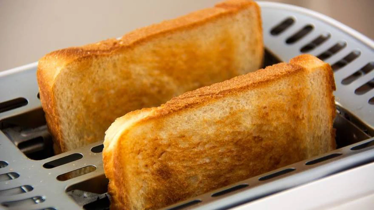 ¿Te gusta el pan bien tostado?: por qué puede ser un hábito muy peligroso para tu salud