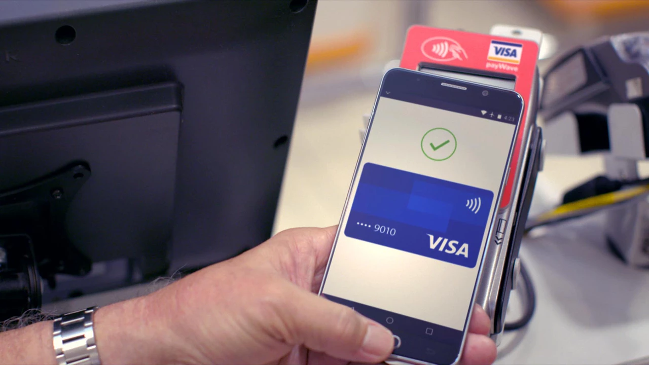 Ahora pagarás en comercios sin sacar la tarjeta: Visa te cuenta su plan para crecer junto a la socia de PayPal