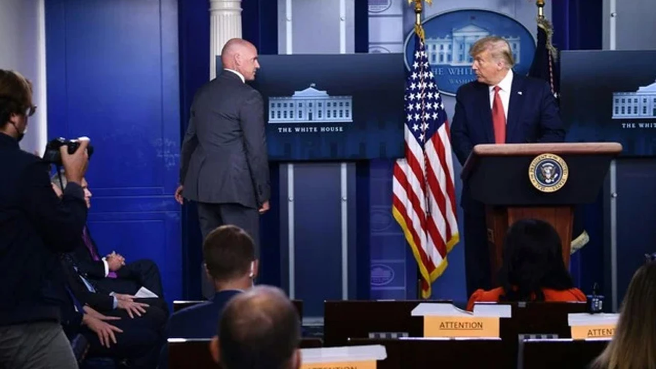 Donald Trump, evacuado de una conferencia de prensa tras disparos cerca de la Casa Blanca