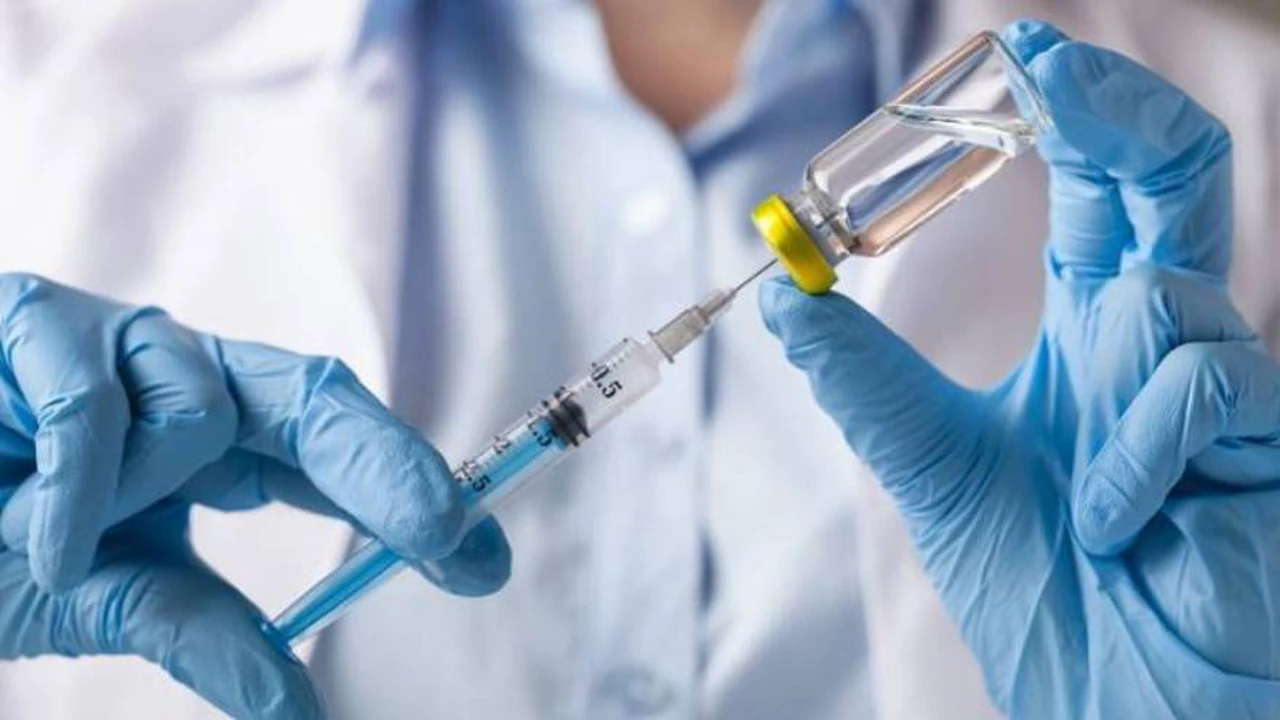 El susto del voluntario de la vacuna de Oxford que dio positivo: "El virus me está intentando atacar"