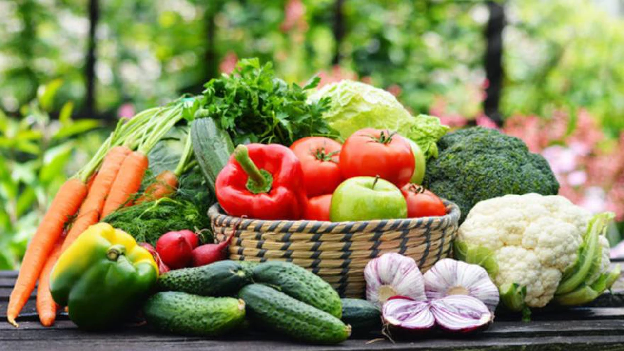 ¿Qué alimentos con vitaminas incluir en la dieta para comer saludablemente?