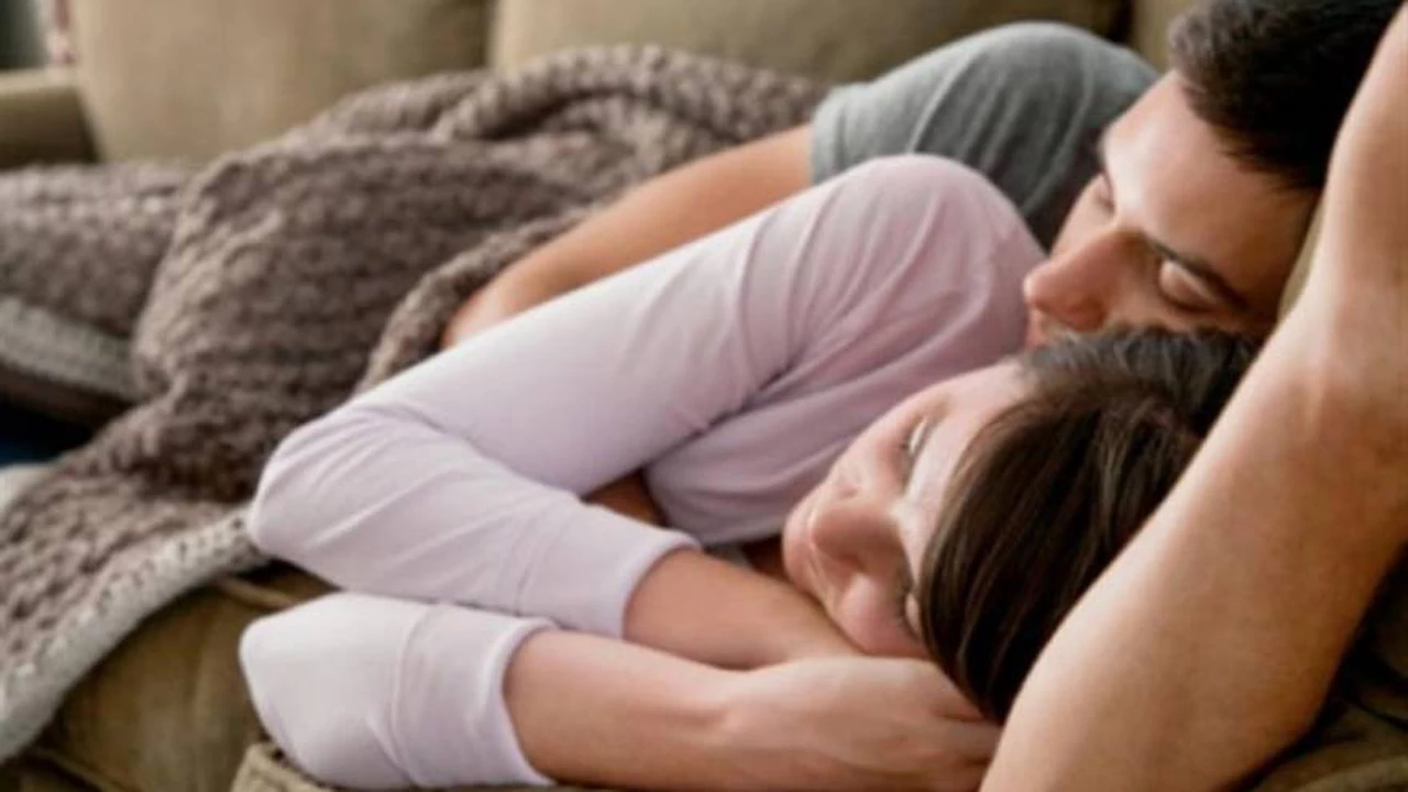 ¿Cómo dormís con tu pareja?: qué dice la posición en la cama sobre tu relación sentimental
