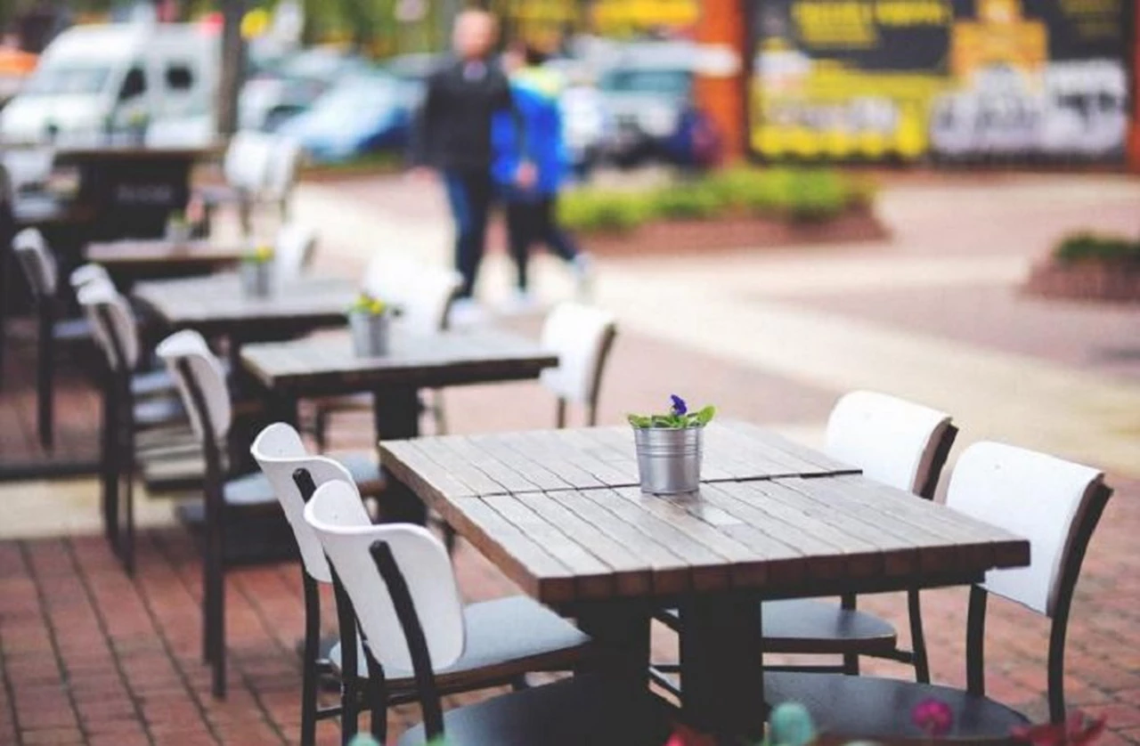 Take away vs. delivery en pandemia: mesas al aire libre permitirían incrementar un 30% las ventas