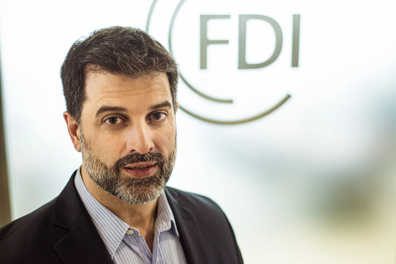 Este sería el verdadero precio del dólar si se levantara el cepo, según Mariano Sardáns, CEO de FDI