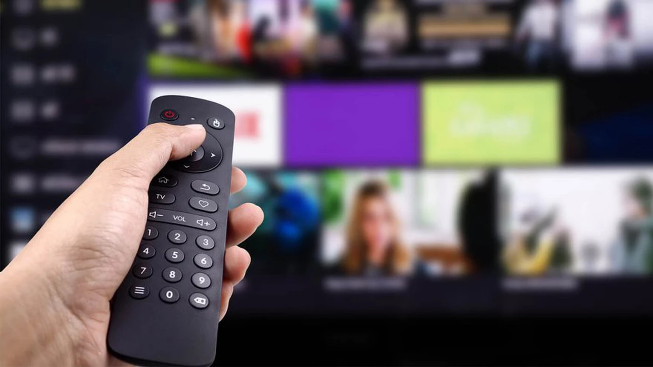 DirecTV, beneficiada por el Gobierno: por qué quedó al margen del DNU que controla los precios de la TV paga