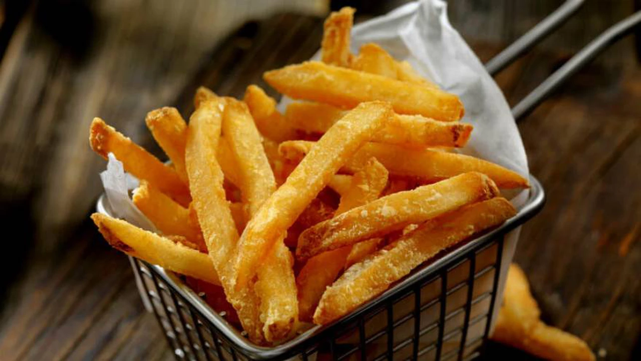 ¿Preferís las papas fritas bien doradas?: por qué son un riesgo y deberías dejarlas ya mismo