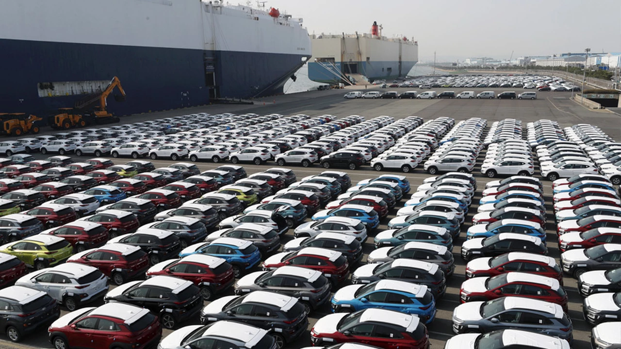 La importación de autos, paralizada por la falta de dólares: ¿se beneficia la industria nacional?