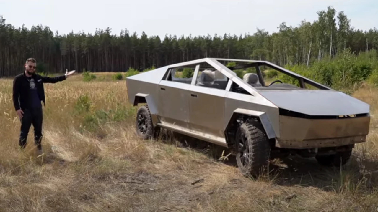 Un mecánico ruso le "ganó" a Musk: construyó una camioneta igual a la de Tesla