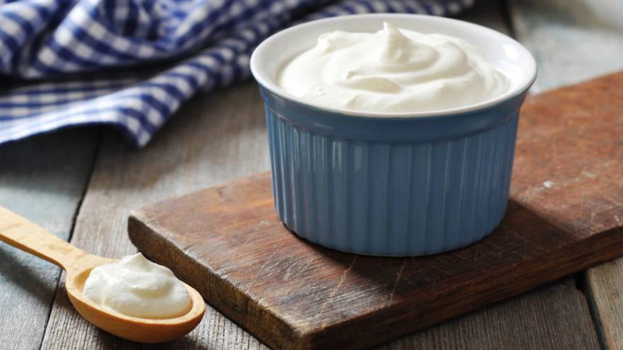 Para fanáticos del yogur: una receta fácil para hacerlo en casa sin máquina