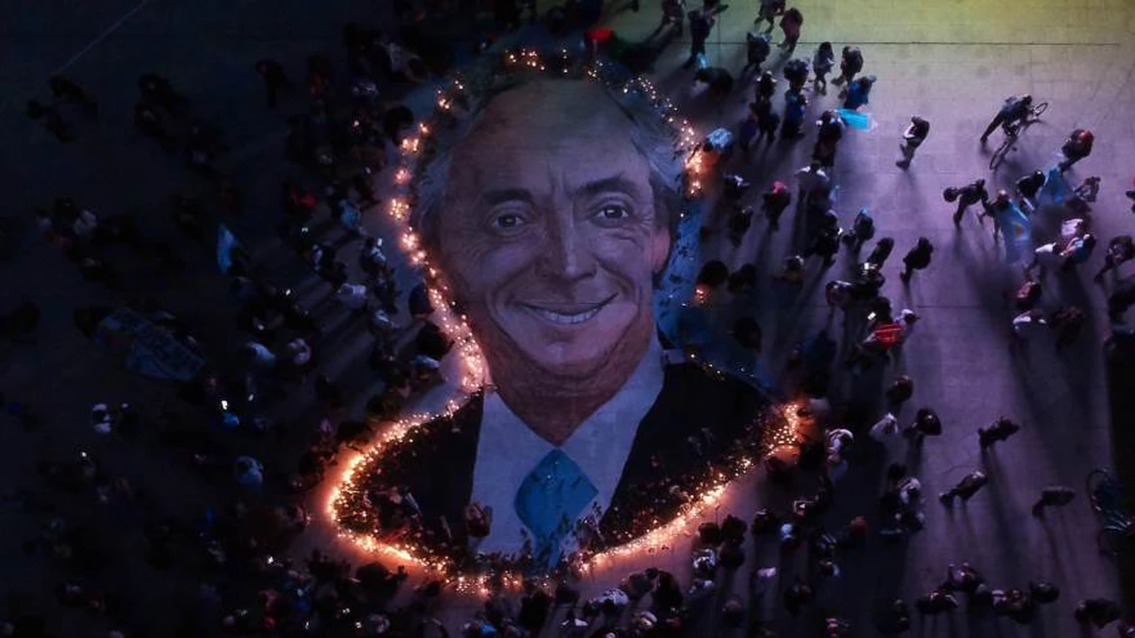 Homenaje a Néstor Kirchner: así es la imagen que pintaron en Plaza de Mayo