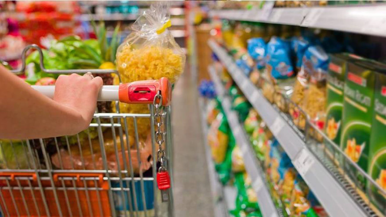 Se reglamentó la ley de góndolas: así se deberán exhibir los productos en los supermercados