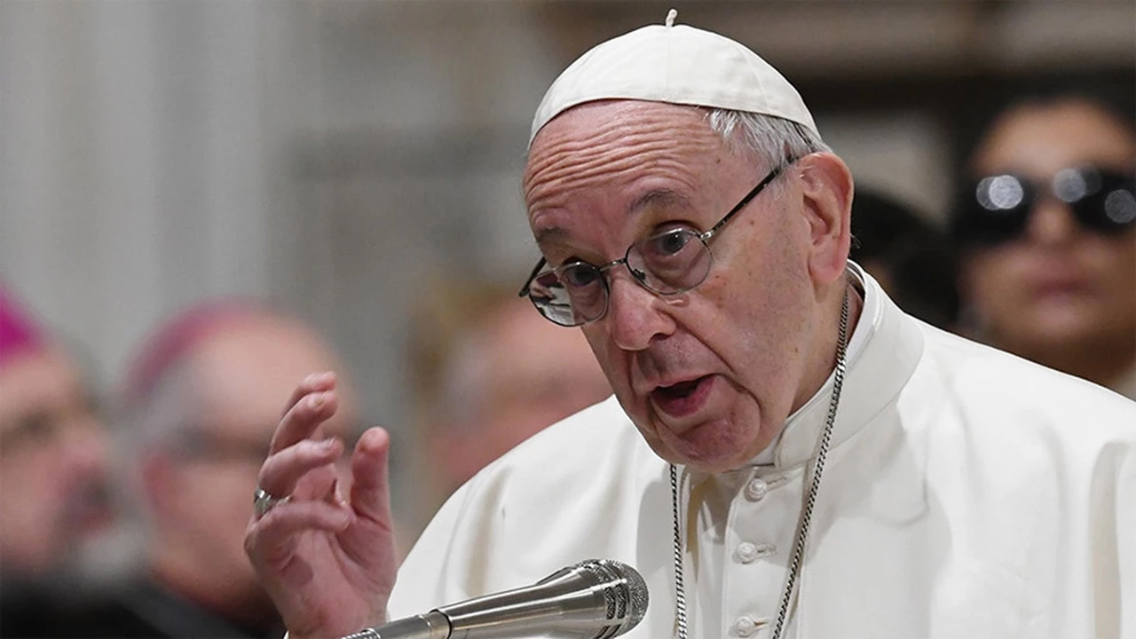El Papa Francisco fue internado en un hospital de Roma para  ser sometido a una operación programada