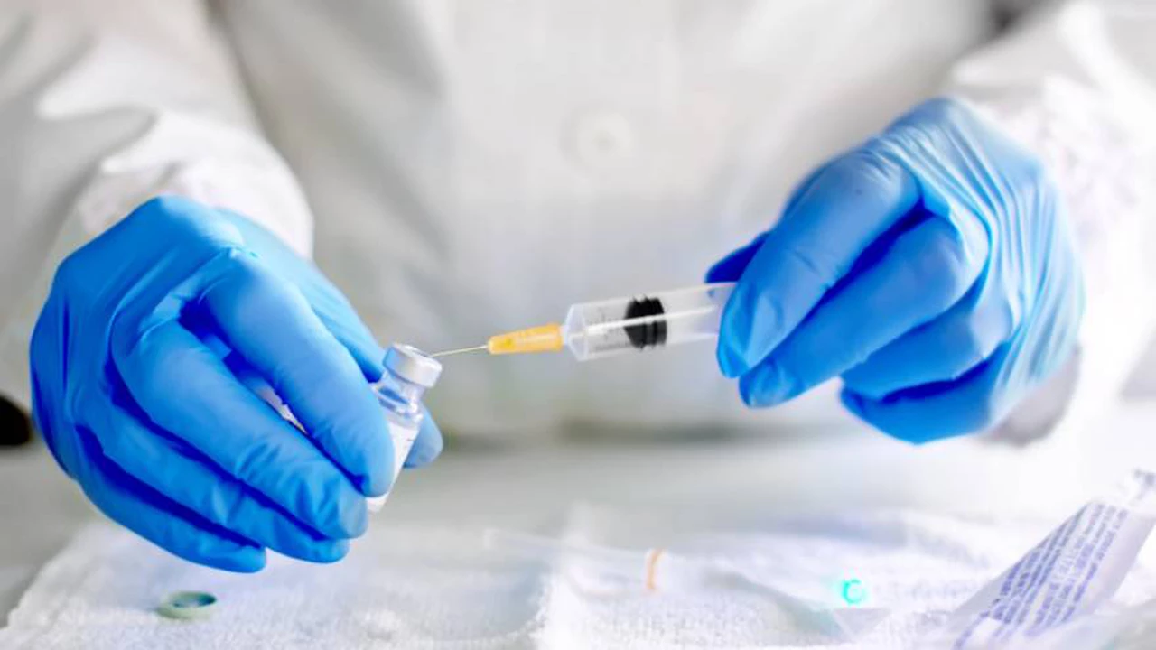 La carrera que tiene en vilo al mundo: así es la puja entre laboratorios para mostrar la efectividad de la vacuna