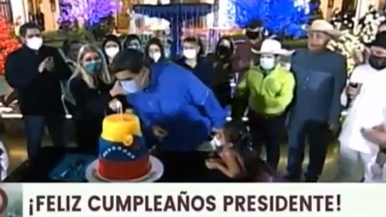 Maduro y su insólito festejo de cumpleaños: ¿cómo quiso soplar las velas? | VIDEO