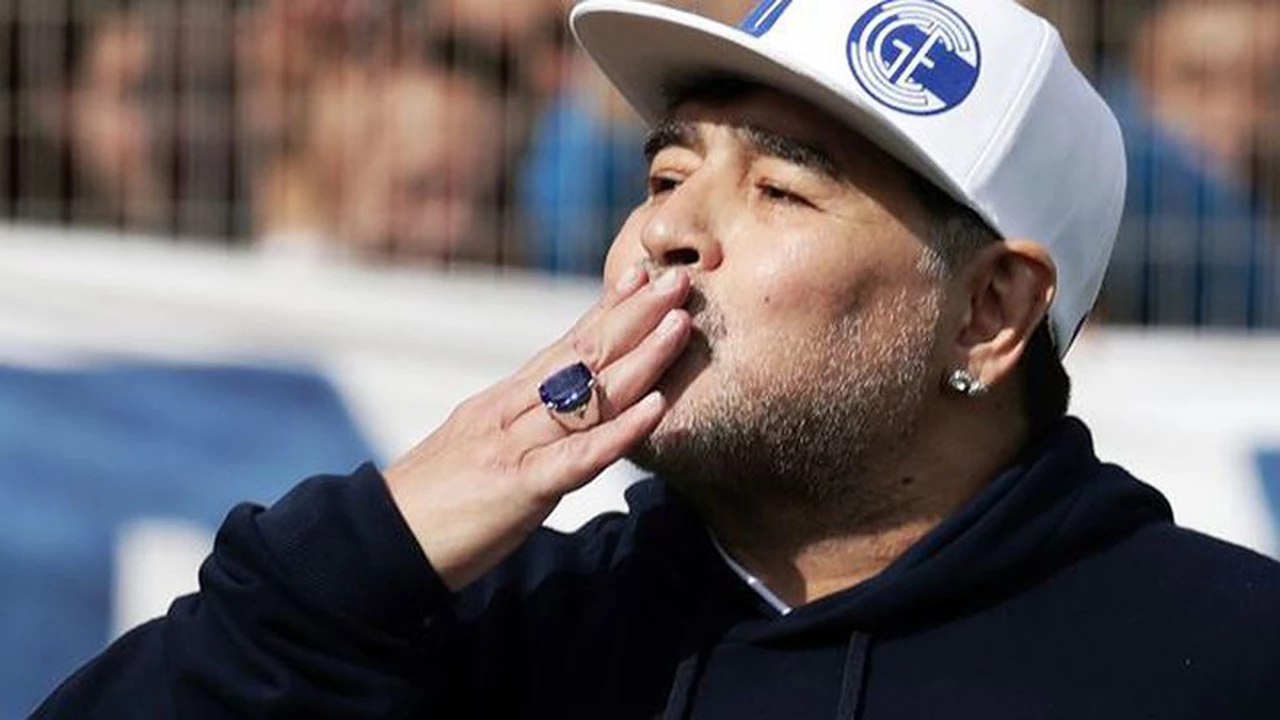 Video: una vecina grabó la última imagen de Diego Maradona al aire libre