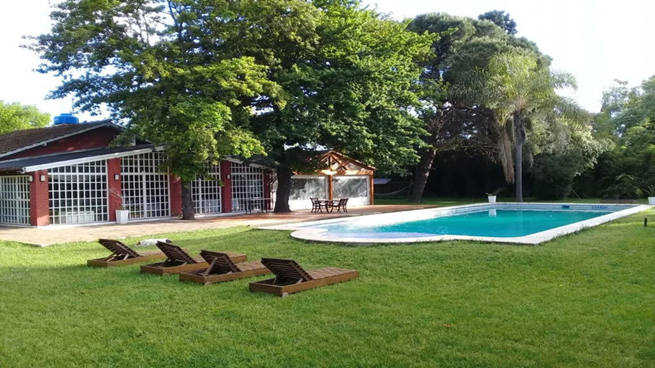Vacaciones en Buenos Aires: ¿cuánto cuesta alquilar una casa con pileta en un barrio cerrado este verano?