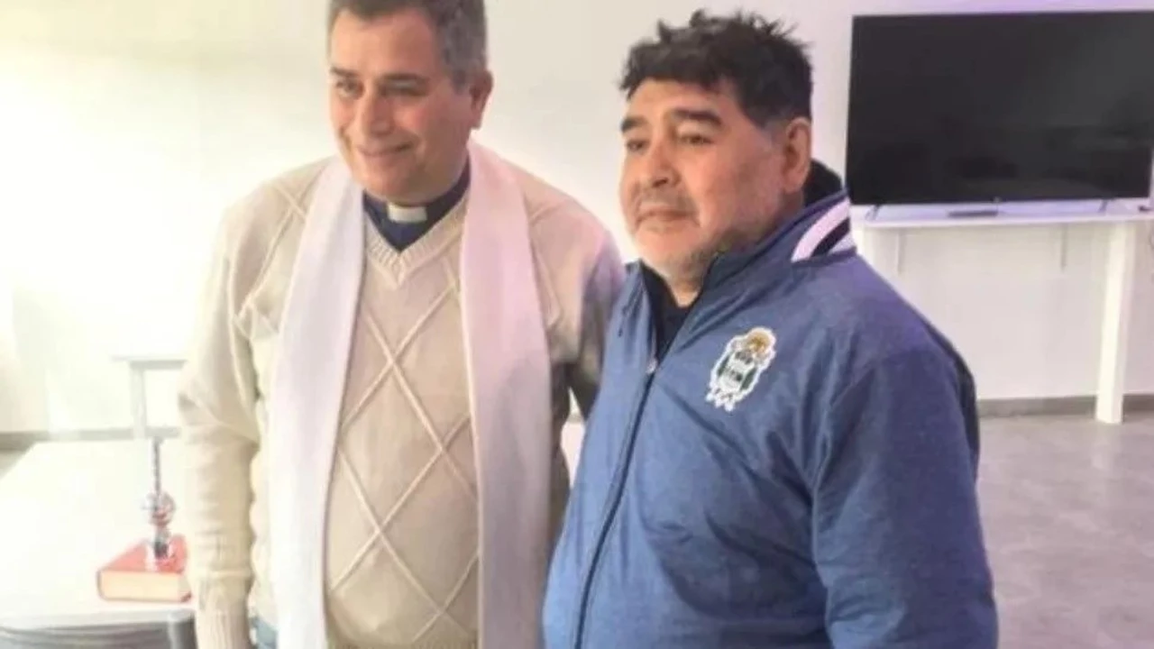 Un sacerdote reveló cuáles fueron las últimas confesiones que le hizo Maradona