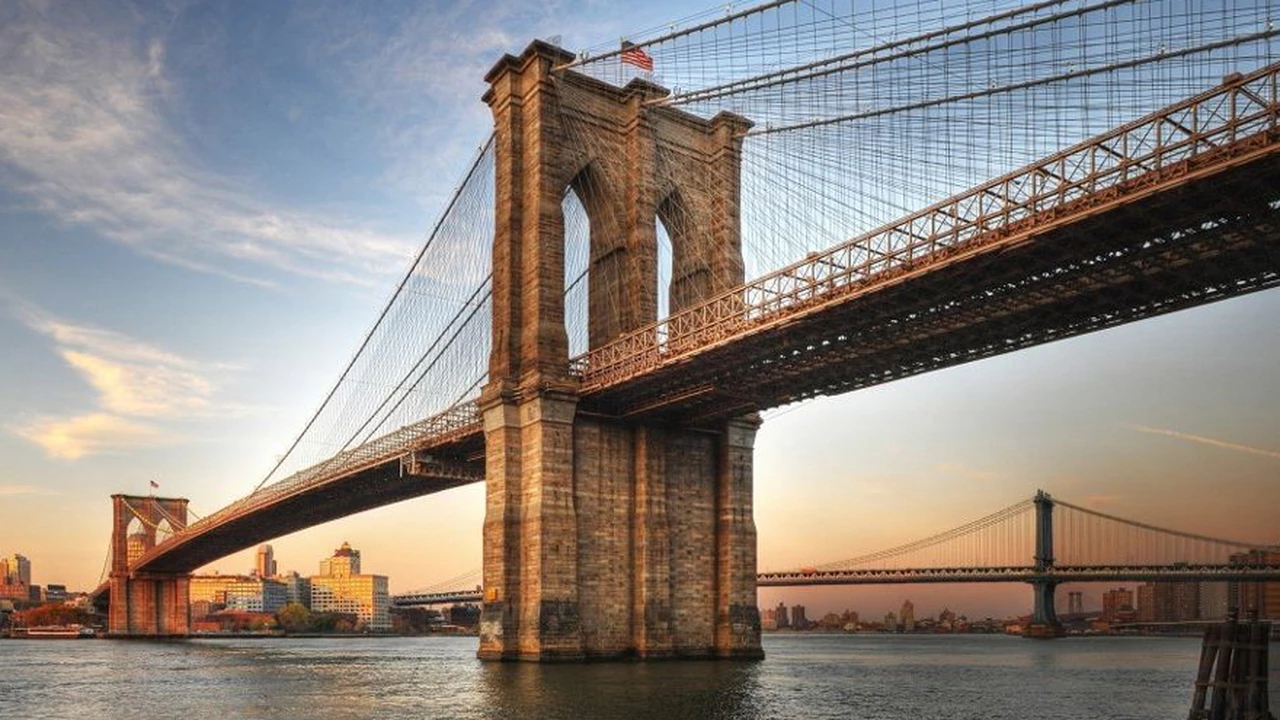 ¿Quién fue el broker inmobiliario que sedujo a los inversores y logró vender 4.500 veces el Puente de Brooklyn?