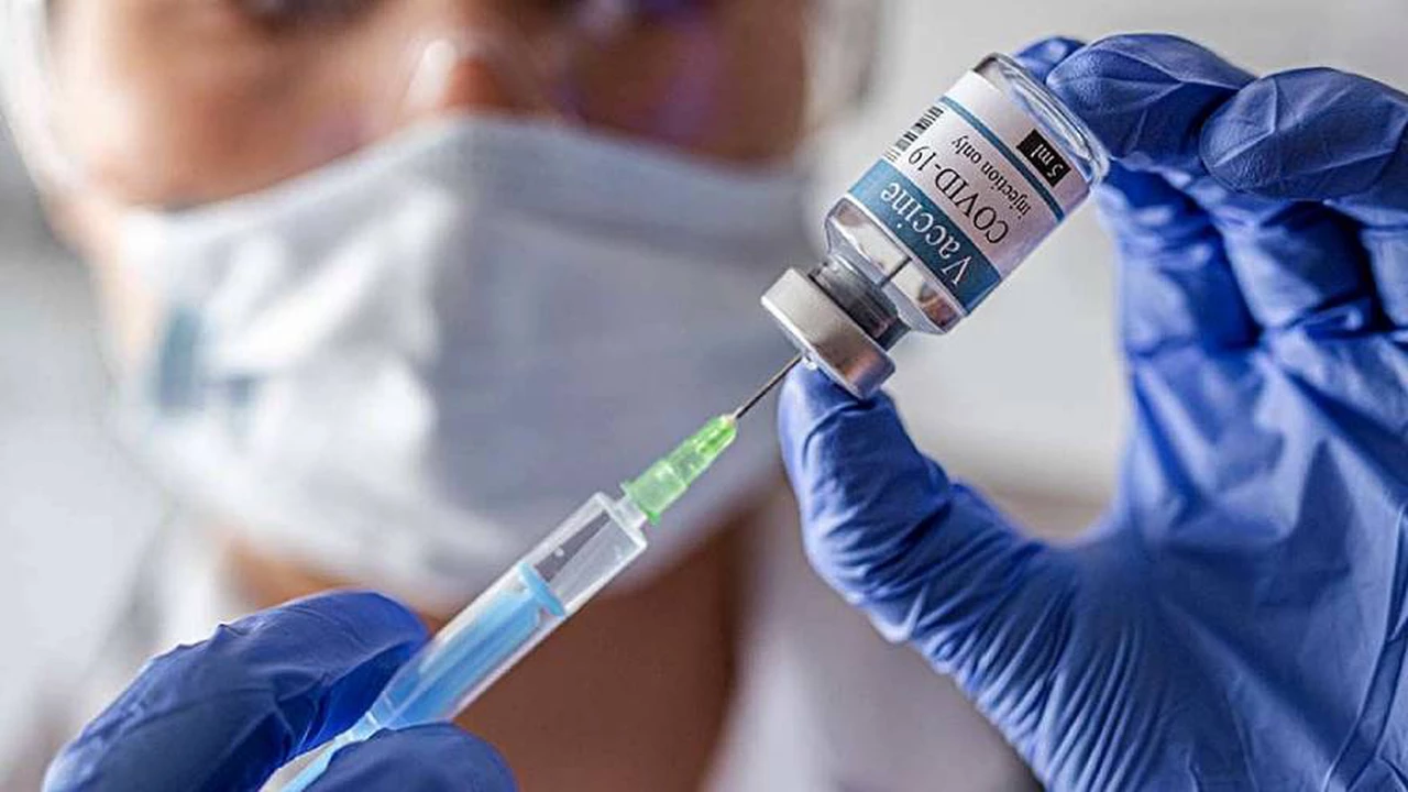 Buena noticia para los vacunados con AstraZeneca: tiene alta efectividad contra las nuevas variantes