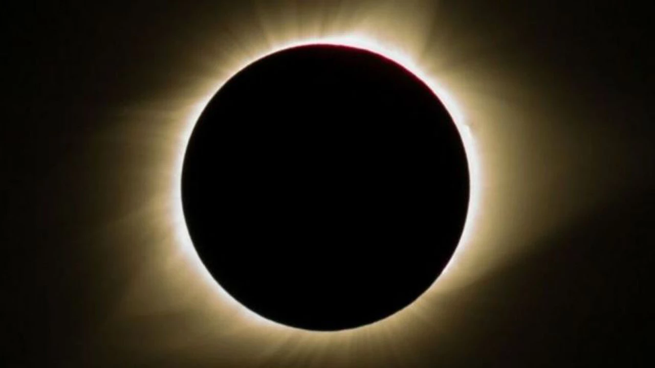 Fenómeno único: así se vio la sombra del eclipse solar que atravesó la Argentina de Este a Oeste