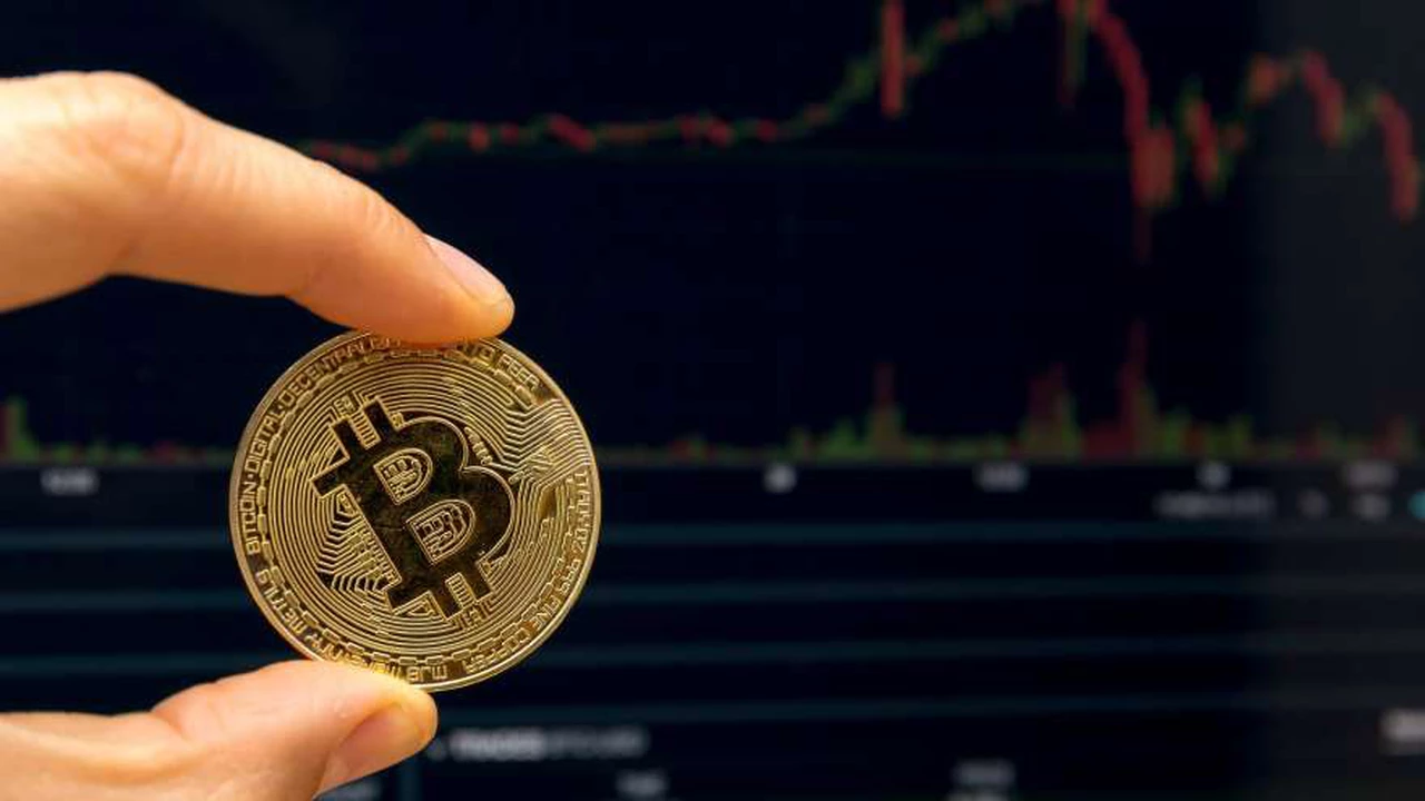 Tras el rally alcista, el bitcoin registra la mayor caída desde marzo del año pasado