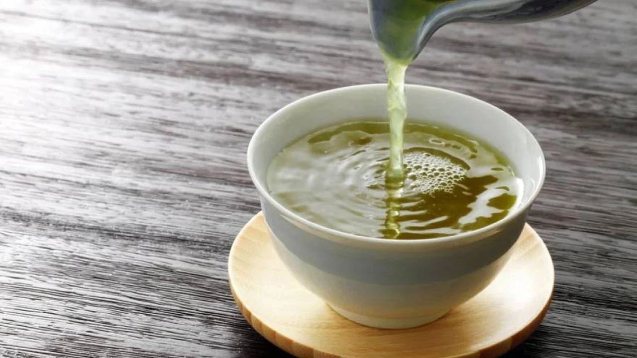 Qué características nutricionales tiene el té verde y qué beneficios se le atribuyen