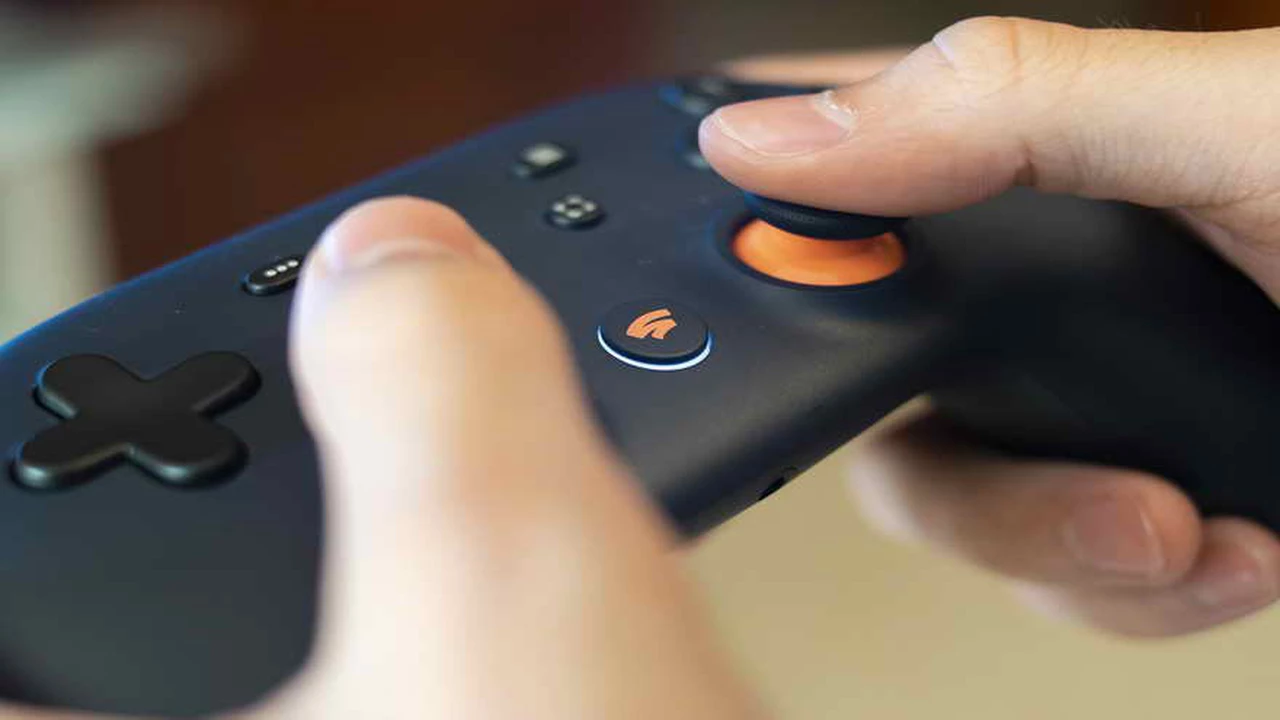 Empresas chinas de videojuegos caen más de 10% luego que el Gobierno los calificó como "drogas electrónicas"