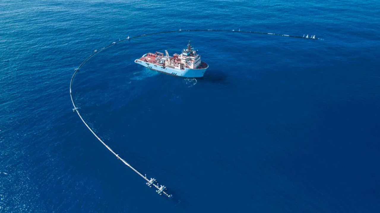 Clave para el medio ambiente: Moller–Maersk y The Ocean Cleanup extienden su asociación por tres años