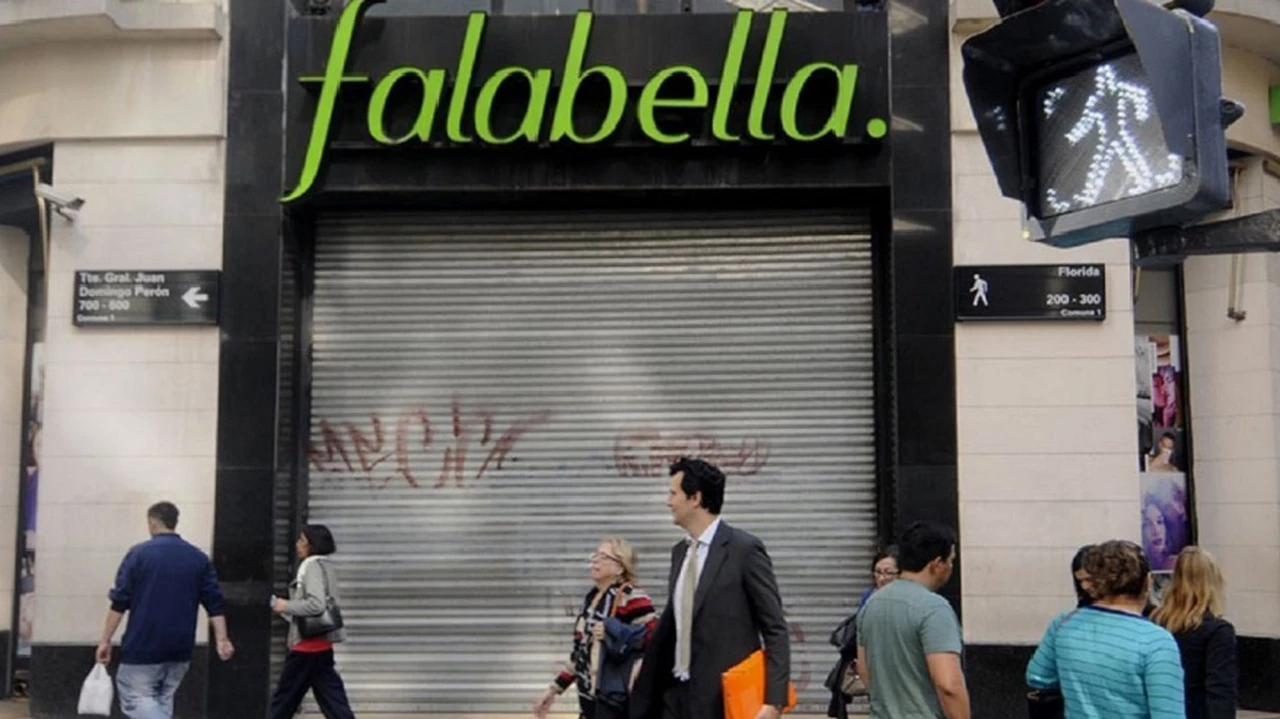 Éxodo sin fin: ahora Falabella cierra en peatonal Florida, Rosario y Martínez y queda sin locales en Argentina