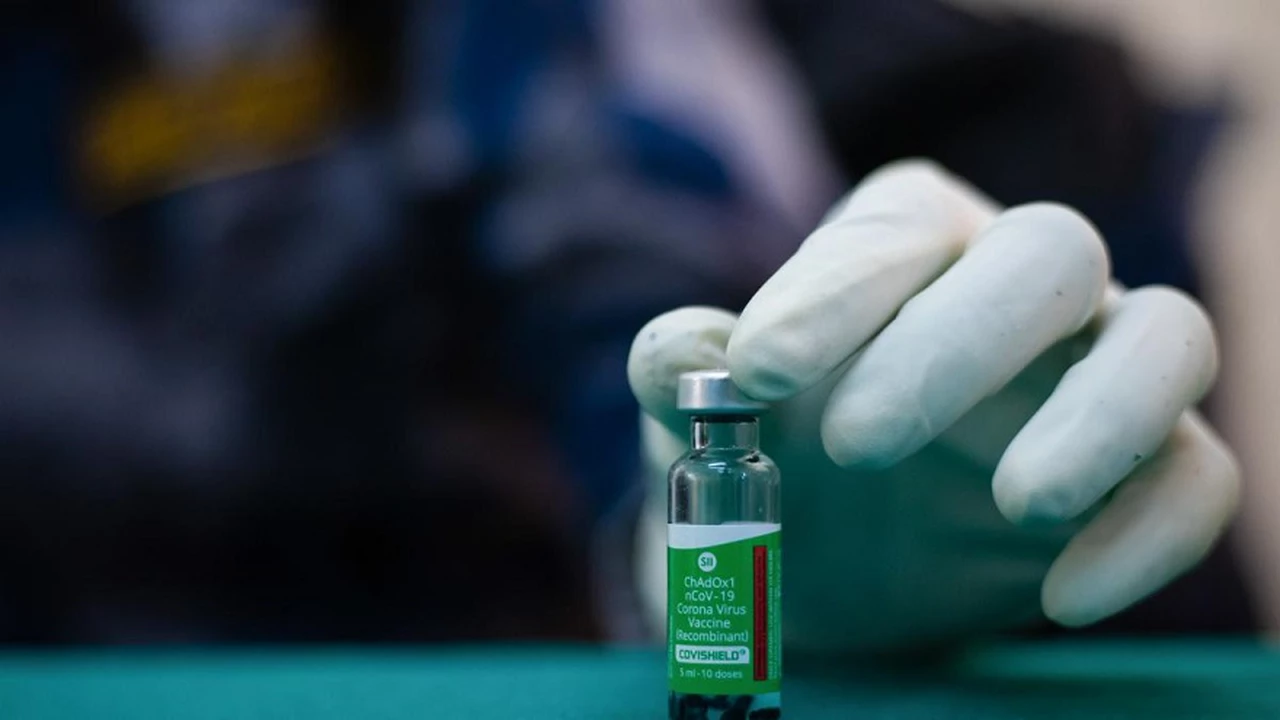 Qué países dejaron de aplicar la vacuna de AstraZeneca por "graves casos de coágulos"