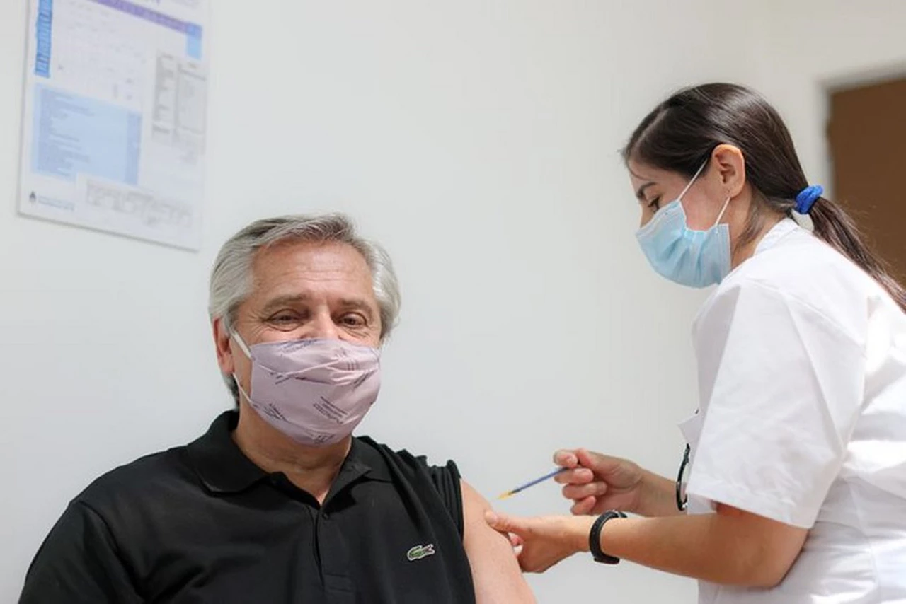 Alberto Fernández, con coronavirus: ¿es posible contagiarse luego de haberse aplicado la vacuna?