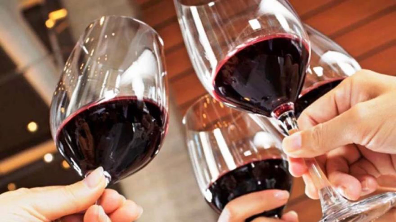 Según un estudio, este componente del vino podría inhibir el coronavirus
