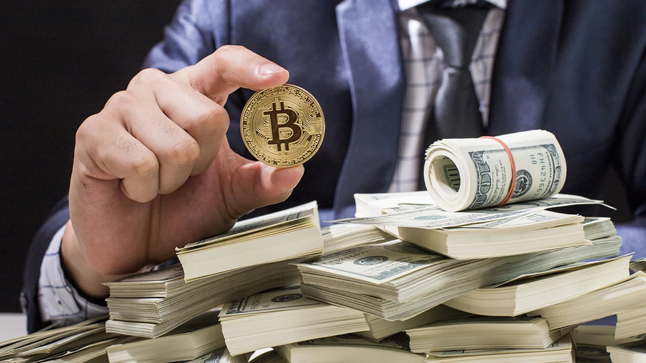 Bitcoin pierde 10% en un día y advierten sobre una burbuja financiera