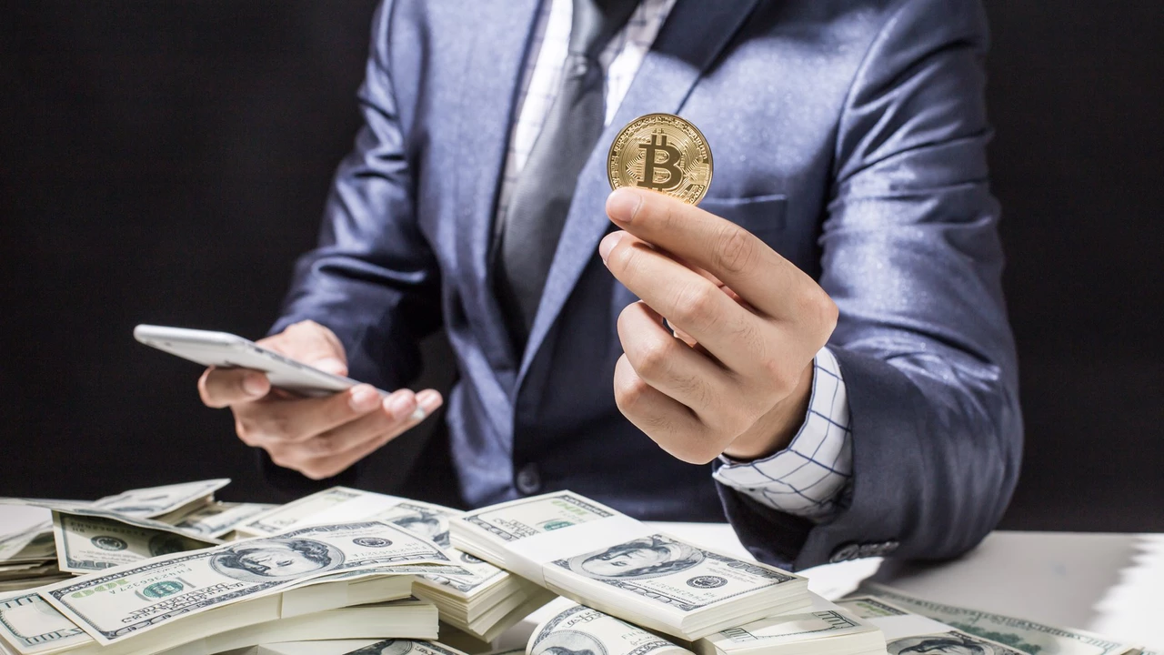 Cómo convertir bitcoin a dólar: cambiar de criptomonedas a dinero fácilmente