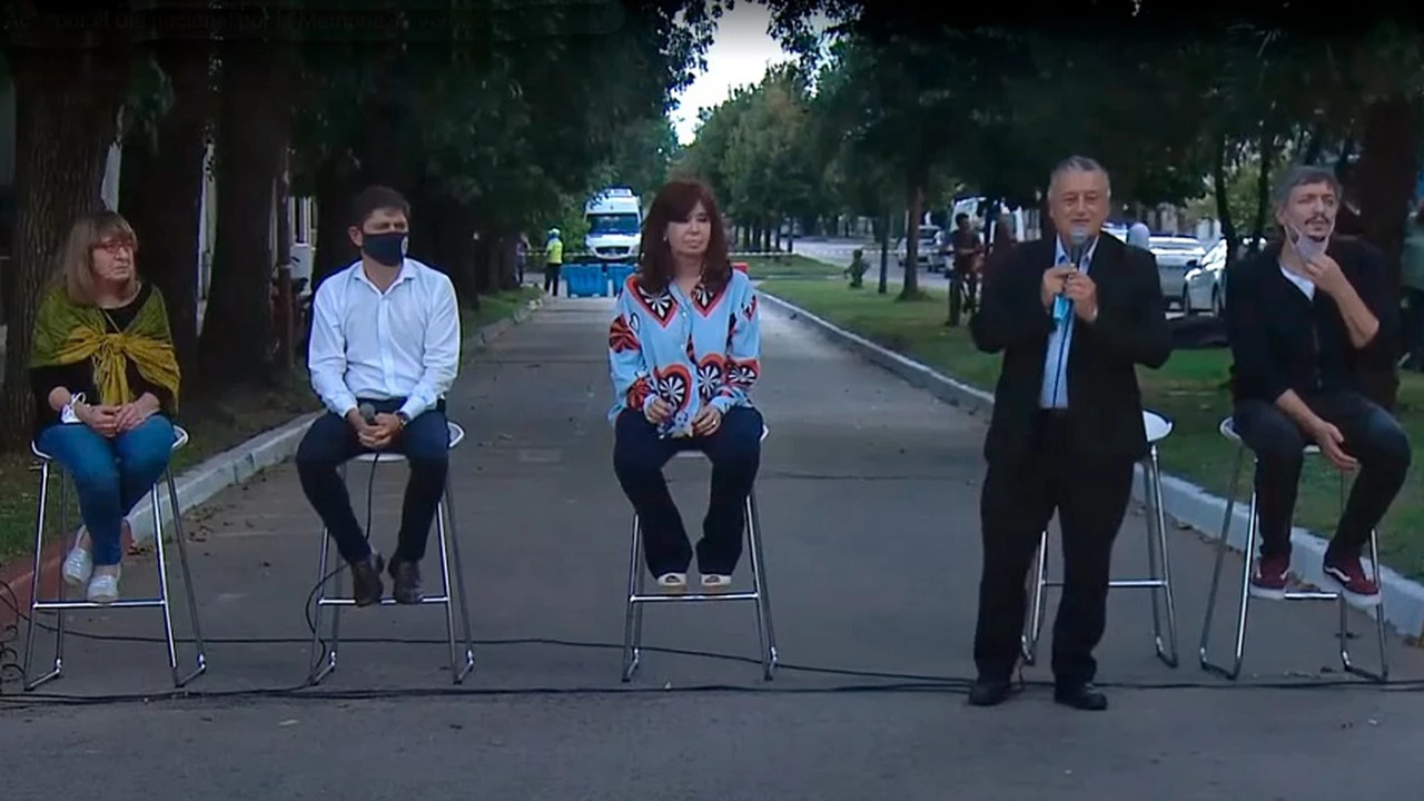Video: la locutora oficial llamó "Presidenta de la Nación" a Cristina Kirchner