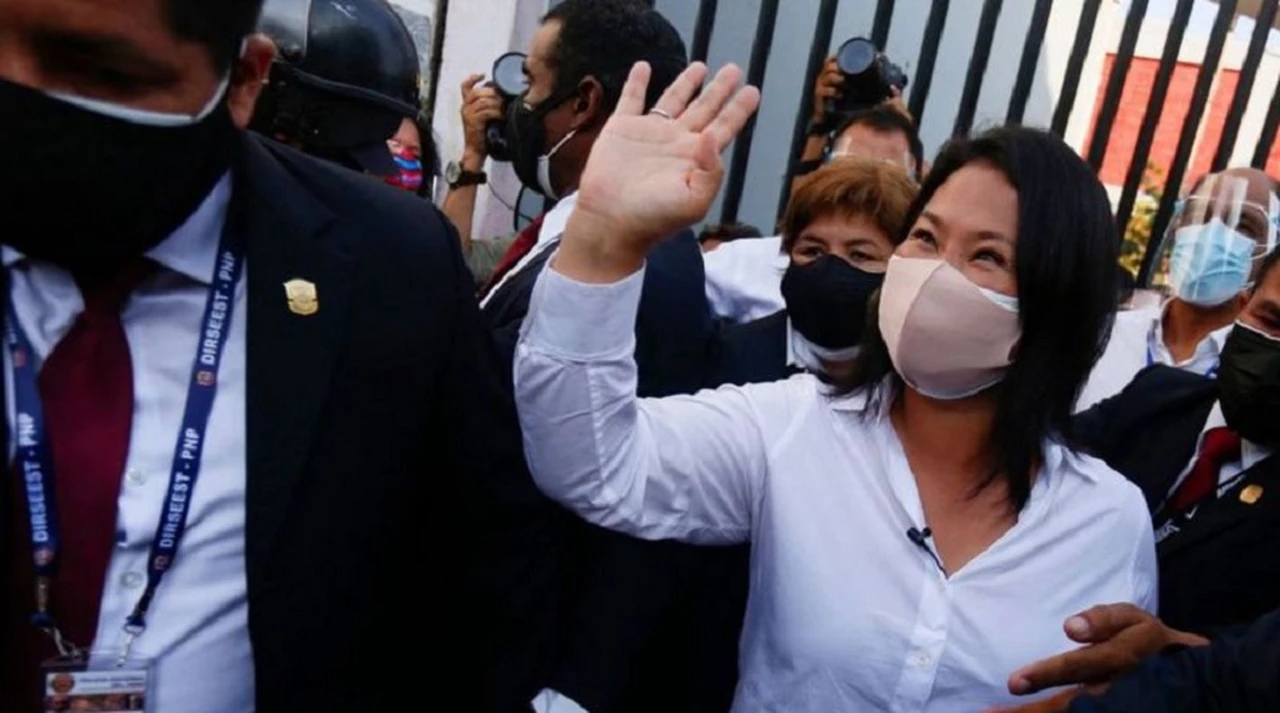 Elecciones en Perú: Keiko Fujimori llamó a "mantener la prudencia" ante ajustada definición