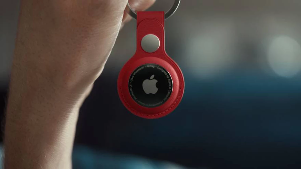 Cómo funciona AirTag, el dispositivo de Apple que ayuda a buscar llaves y otros objetos que se pierden fácilmente