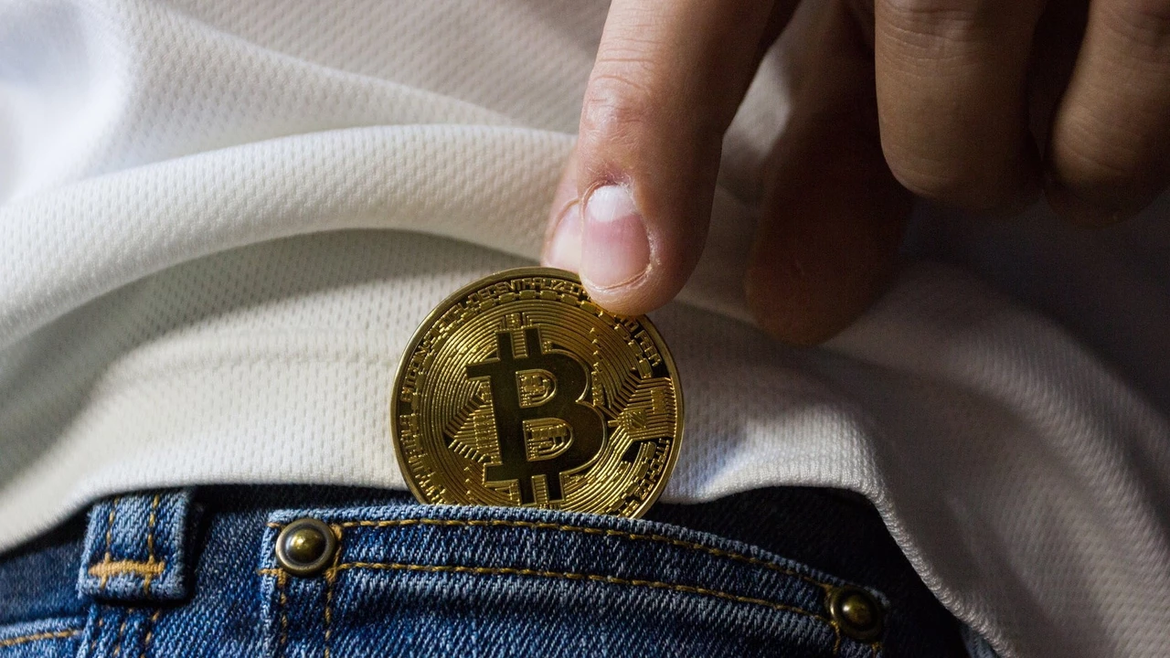 Se dispara el Bitcoin: alcanza los u$s55.000, su valor máximo desde mayo