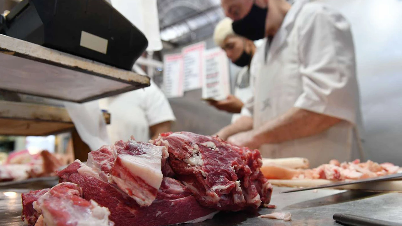 Acuerdo con frigoríficos: congelarán cortes de carne populares a cambio de reabrir exportaciones