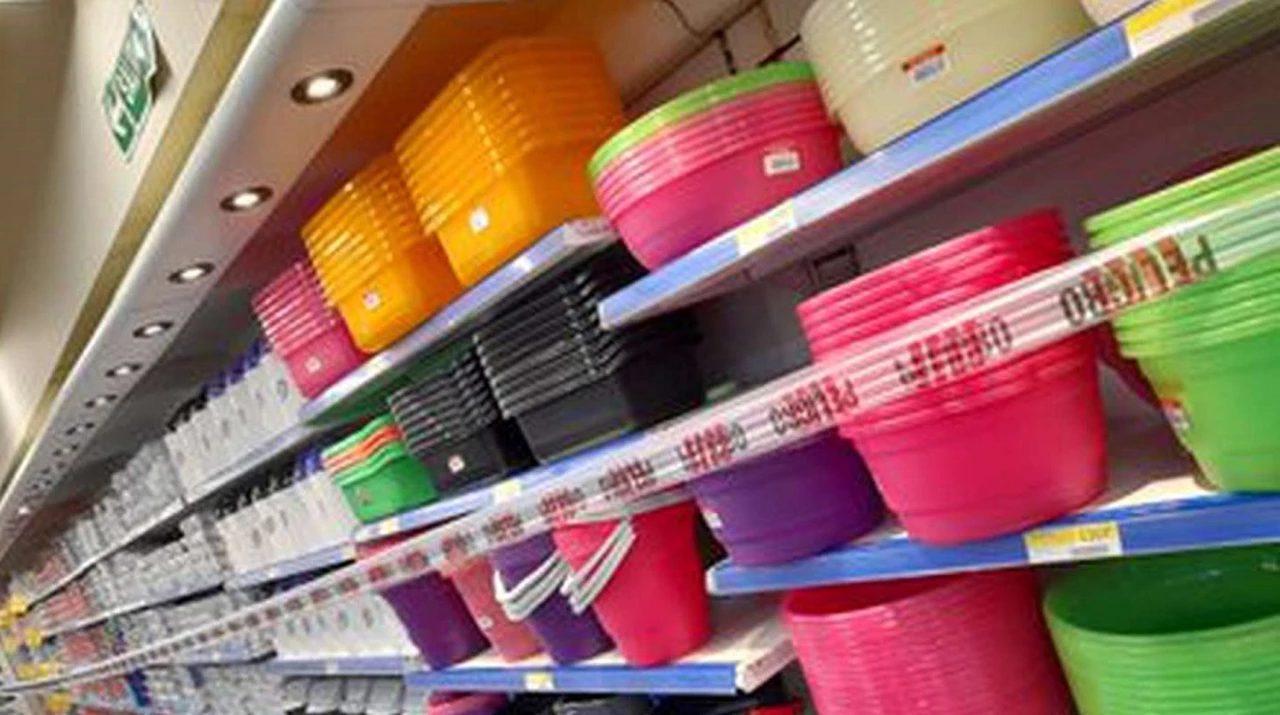 "Lealtad comercial": por qué los supermercados pusieron cintas de clausura en la mayoría de sus góndolas