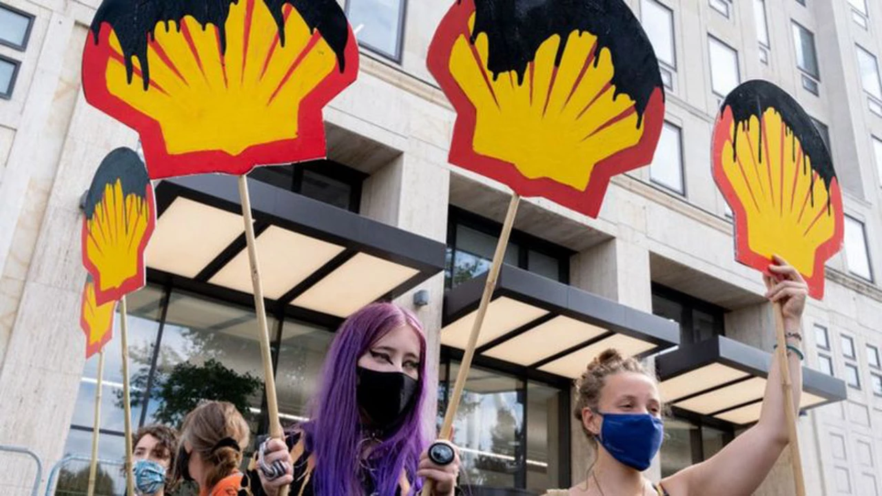 La Justicia ordenó a Shell que reduzca sus emisiones de carbono a la mitad para 2030: ¿qué respondió la empresa?