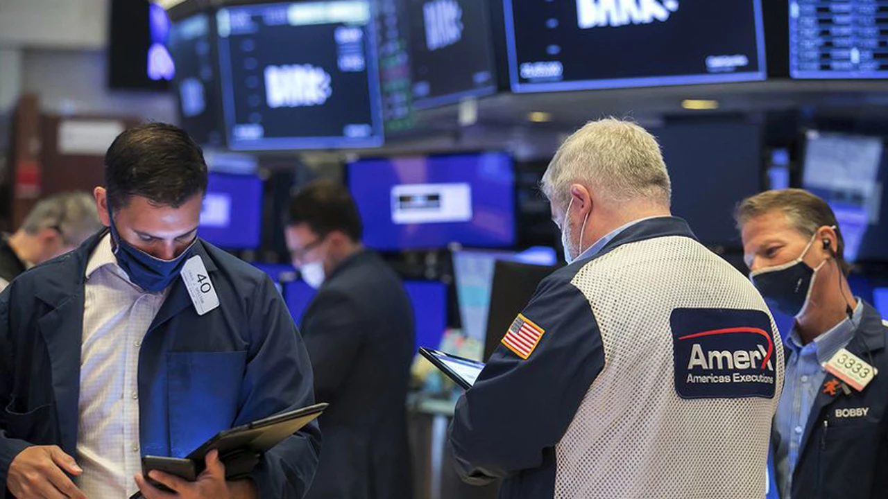 Wall Street: por la suba de tasas de los bonos del Tesoro, caen las acciones de grandes empresas