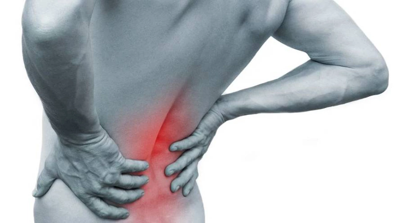Dolor de espalda, el principal síntoma de este cáncer: de cuál se trata y cómo es el tratamiento